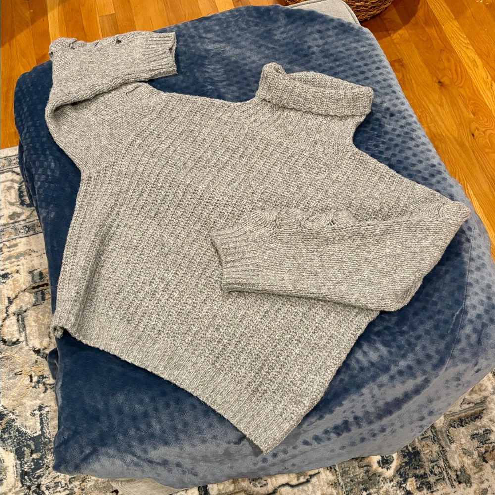 Vigoss Heather Gray Turtleneck Sweater